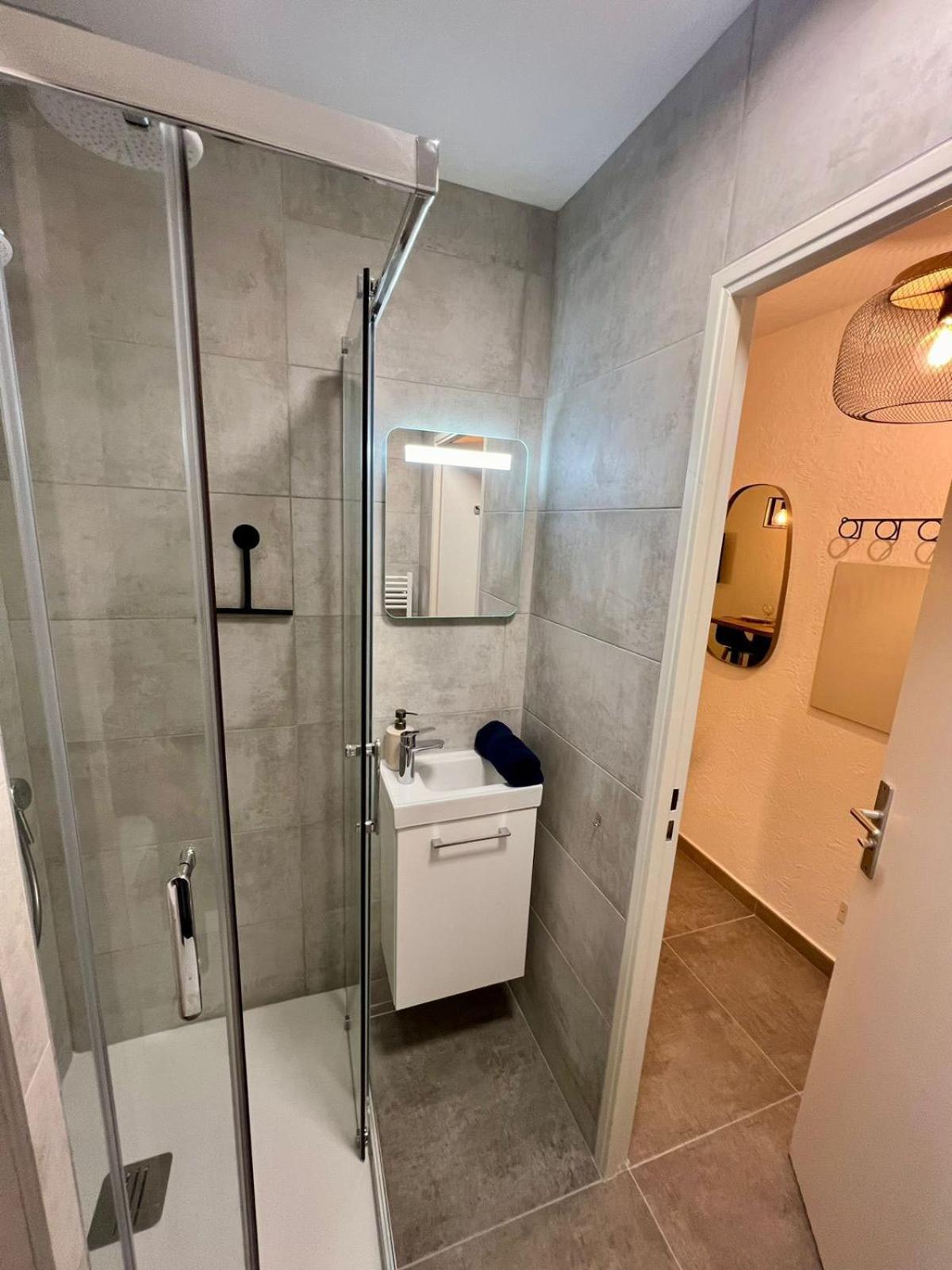 Studio Climatise, Cosy Et Calme Au Centre Ville Antibes Eksteriør billede